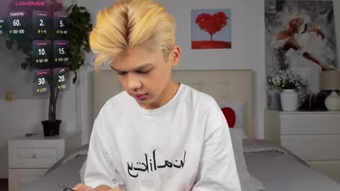 Snapshot of felix_rey chatting on 02.15.25 Felix online show from 02.15.25