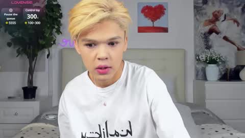 Snapshot of felix_rey chatting on 02.16.25 Felix online show from 02.16.25