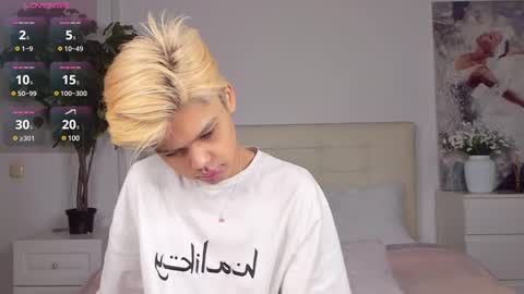 Snapshot of felix_rey chatting on 02.26.25 Felix online show from 02.26.25