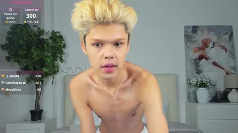 Snapshot of felix_rey chatting on 03.10.25 Felix online show from 03.10.25