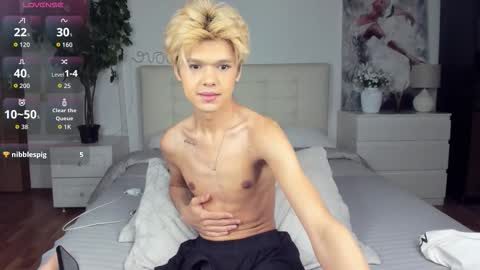 Snapshot of felix_rey chatting on 09.10.25 Felix online show from 09.10.25