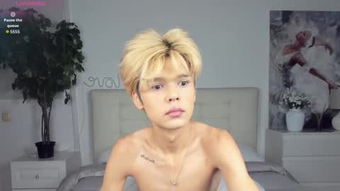 Snapshot of felix_rey chatting on 09.11.25 Felix online show from 09.11.25