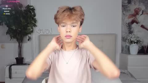 Snapshot of felix_rey chatting on 09.27.25 Felix online show from 09.27.25