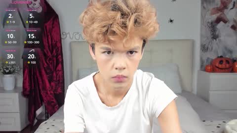 Snapshot of felix_rey chatting on 10.18.25 Felix online show from 10.18.25