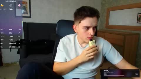 Snapshot of felixstark chatting on 12.18.25 FelixStark online show from 12.18.25