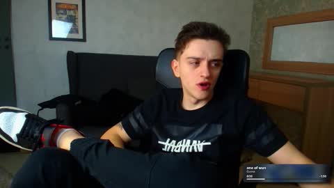 Snapshot of felixstark chatting on 12.19.25 FelixStark online show from 12.19.25