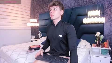 Femboy Max online show from 02.12.26