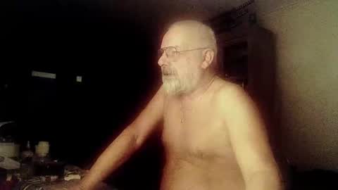 Snapshot of femdom_sub chatting on 12.31.24 femdom_sub online show from 12.31.24