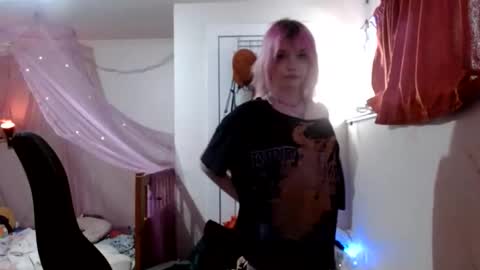 Snapshot of fempue chatting on 03.27.26 fempue online show from 03.27.26