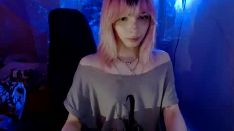 Snapshot of fempue chatting on 04.01.26 fempue online show from 04.01.26