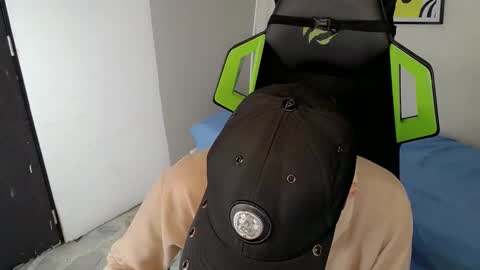 Snapshot of fernan_flow chatting on 12.01.25 FERNANDO online show from 12.01.25