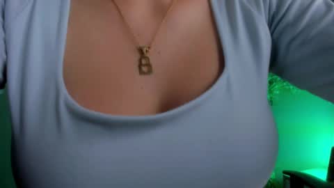 Snapshot of fernandadiaz05 chatting on 01.11.25 Fernanda Diaz online show from 01.11.25