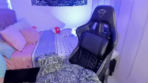 Snapshot of fernandadiaz05 chatting on 02.04.25 Fernanda Diaz online show from 02.04.25