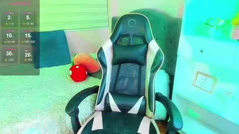 Snapshot of fernandadiaz05 chatting on 11.25.25 Fernanda Diaz online show from 11.25.25