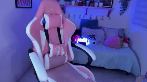 Snapshot of fernandadiaz05 chatting on 12.04.25 Fernanda Diaz online show from 12.04.25