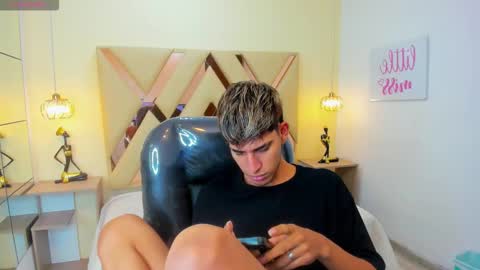 FER PHOENIX online show from 11.28.25