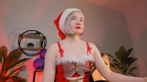 Snapshot of fetishrey chatting on 12.24.24 Rey online show from 12.24.24