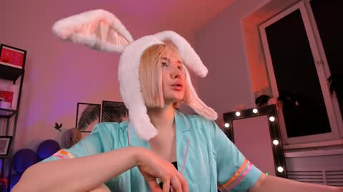 Snapshot of fetishrey chatting on 12.29.24 Rey online show from 12.29.24