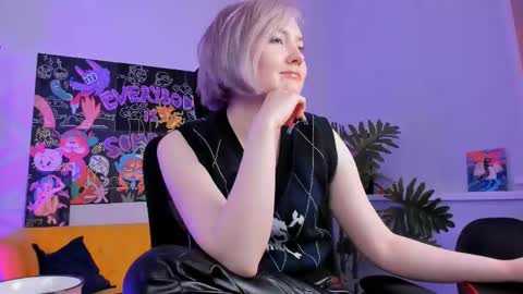 Snapshot of fetishrey chatting on 02.15.25 Rey online show from 02.15.25