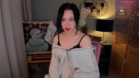 Snapshot of fiamoory chatting on 12.22.24 fiamoory online show from 12.22.24