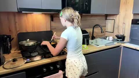 Snapshot of fidelagrantz chatting on 06.23.26 Eva online show from 06.23.26