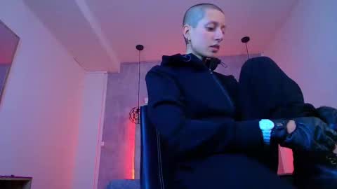   online show from 10.10.25