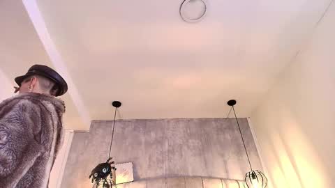   online show from 11.05.25