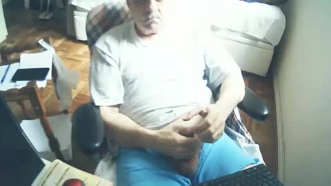 Snapshot of filhober chatting on 12.04.24 filhober online show from 12.04.24