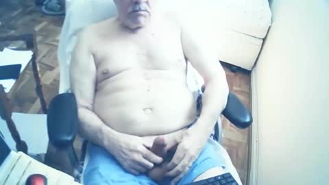 Snapshot of filhober chatting on 03.04.25 filhober online show from 03.04.25