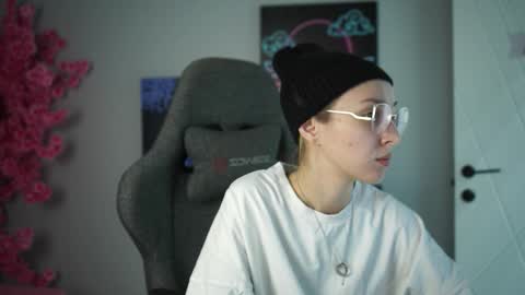 cap and Lana  online show from 10.12.25