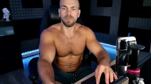 Snapshot of finch93 chatting on 09.17.25 Nick online show from 09.17.25