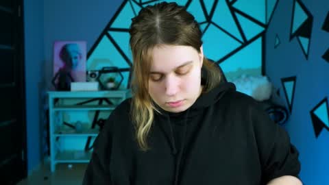 Snapshot of fioramarmoris chatting on 12.28.24 fiora online show from 12.28.24