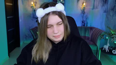 Snapshot of fioramarmoris chatting on 01.04.25 fiora online show from 01.04.25