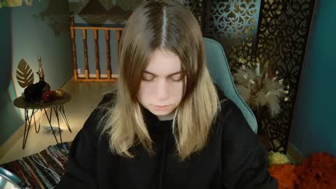 Snapshot of fioramarmoris chatting on 01.05.25 fiora online show from 01.05.25