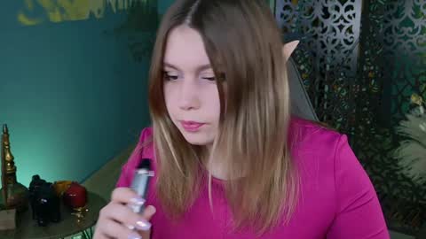 Snapshot of fioramarmoris chatting on 01.08.25 fiora online show from 01.08.25