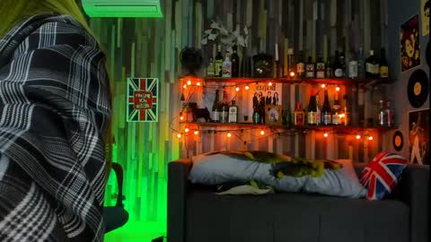 Snapshot of fioramarmoris chatting on 01.18.25 fiora online show from 01.18.25