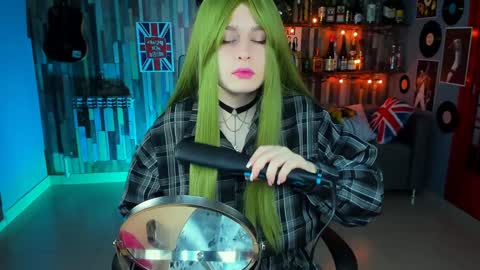 Snapshot of fioramarmoris chatting on 01.19.25 fiora online show from 01.19.25