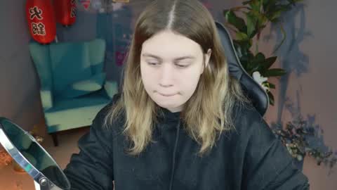 Snapshot of fioramarmoris chatting on 02.15.25 fiora online show from 02.15.25