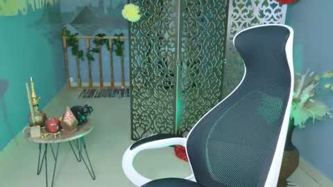 Snapshot of fioramarmoris chatting on 03.08.25 fiora online show from 03.08.25