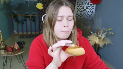 Snapshot of fioramarmoris chatting on 03.09.25 fiora online show from 03.09.25