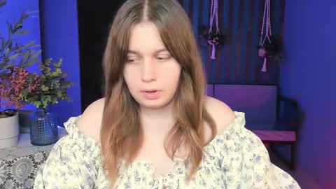 Snapshot of fioramarmoris chatting on 09.20.25 fiora online show from 09.20.25