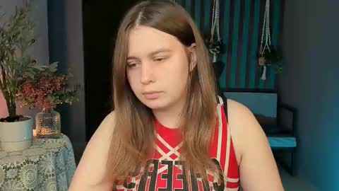 Snapshot of fioramarmoris chatting on 09.30.25 fiora online show from 09.30.25