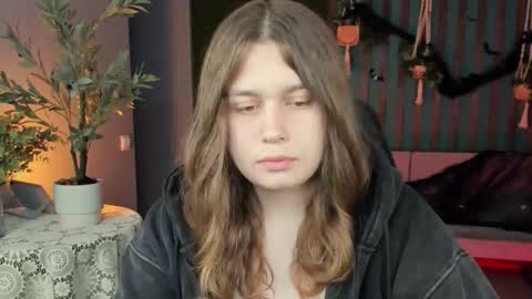 Snapshot of fioramarmoris chatting on 10.23.25 fiora online show from 10.23.25