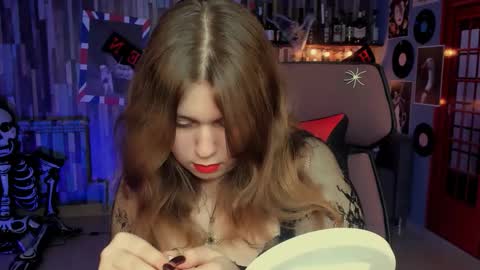 Snapshot of fioramarmoris chatting on 10.30.25 fiora online show from 10.30.25