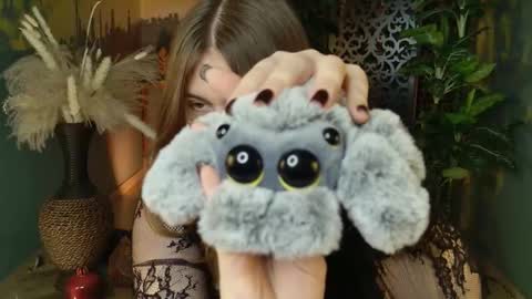 Snapshot of fioramarmoris chatting on 11.21.25 fiora online show from 11.21.25