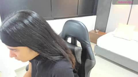 F I O R E L L A  online show from 10.22.25