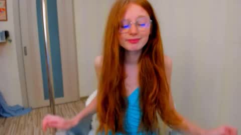 Snapshot of fire_luna chatting on 10.08.25 fire_luna online show from 10.08.25