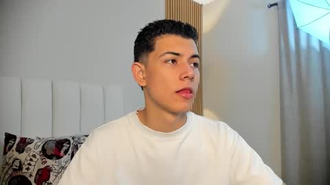 Nicolas online show from 12.04.25