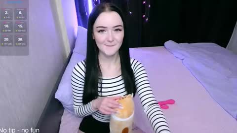 Snapshot of first_day_ chatting on 10.28.25 ALICESTEVEVECTOR pvt open  online show from 10.28.25