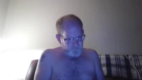 Snapshot of fishingaroundforanything chatting on 02.23.25 Hercomeonmyface online show from 02.23.25